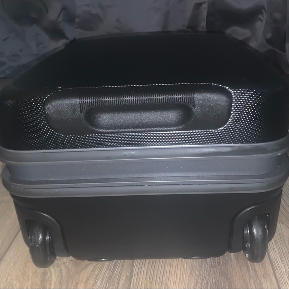 Samsonite 700 series medium size
Like new - Picture 9 of 16